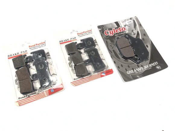 Yamaha YZF R1 RN01 [1998] - тормозные прокладки установлены спереди и сзади