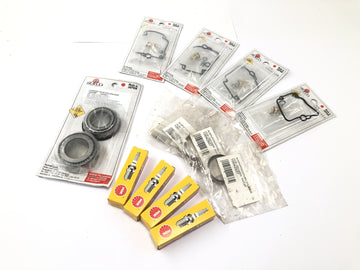 Suzuki GSX-R 1100 W GU75 C [1994] - sbírka drobných dílů zapalovací svíčky sada na opravu karburátoru těsnění výfuku ložiska