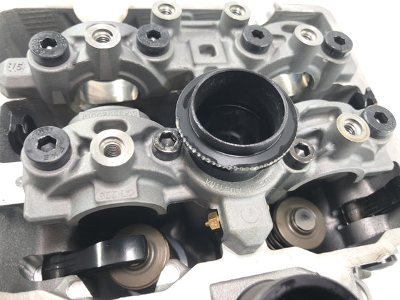 KTM 1050 Adventure [2017] - hlava válce na přední straně