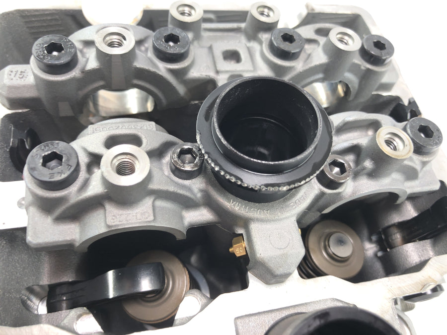 KTM 1050 Adventure [2017] - головка цилиндра спереди