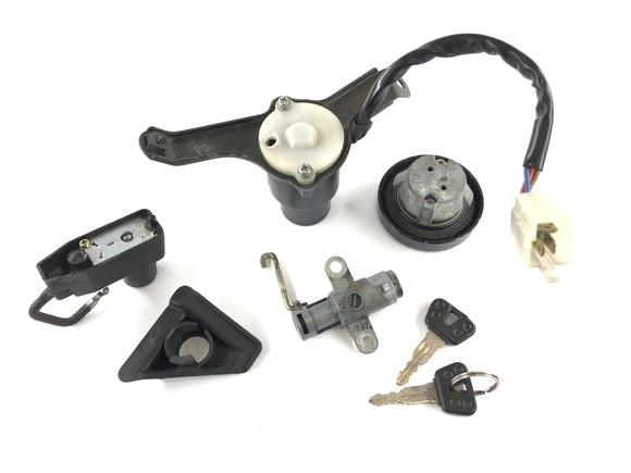 Yamaha v Max 1200 2We [1996] - слесарь, заполняющий шлюз бак helmschloss