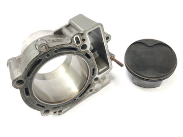 KTM 950 SM LC8 [2008] - Cylinder z tłokami z tyłu