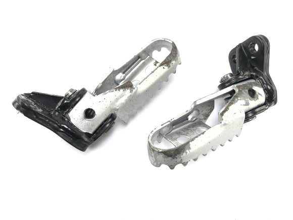 Husqvarna SM 630 A4 [2010] - Footstesten van de bestuurder aan de linkerkant en rechts set