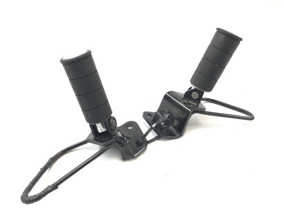 Suzuki VZ 1500 WVCU [2011] - подножки для пассажира, подножки на заднем сиденье с держателями слева и справа