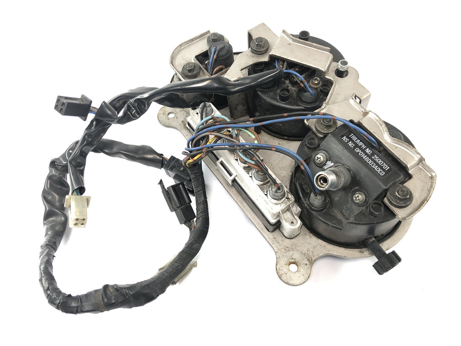 Triumph Daytona 900 T300 [1996] - Equipamiento Velocímetro Tacómetro Instrumentos Cuadro de instrumentos