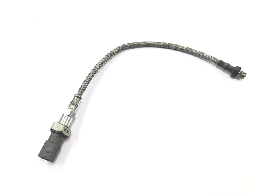 KTM Duke 690 A3 [2012] - Conexión de manguera del interruptor de presión de aceite de la línea del sensor de presión de aceite