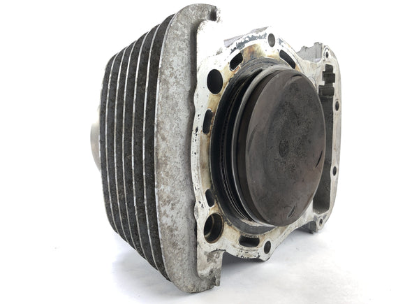 Kawasaki VN -15 VNT50A [1989] - Sylinteri, jonka takana on mäntä