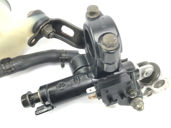 Honda CBR 900 RR SC28 [1994] - Тормозный насос в переднем тормозном рычаге