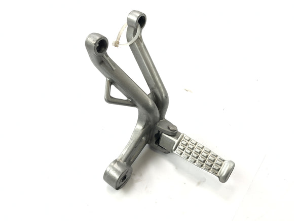 Triumph Daytona 955i T595N [2003] - Soziusfußraste rechts Beifahrerfußraste und Halter