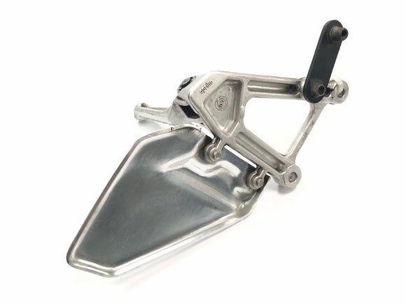 Aprilia RSV 1000 RP Mille [2001] - Førerens høyre fotstøttesystem