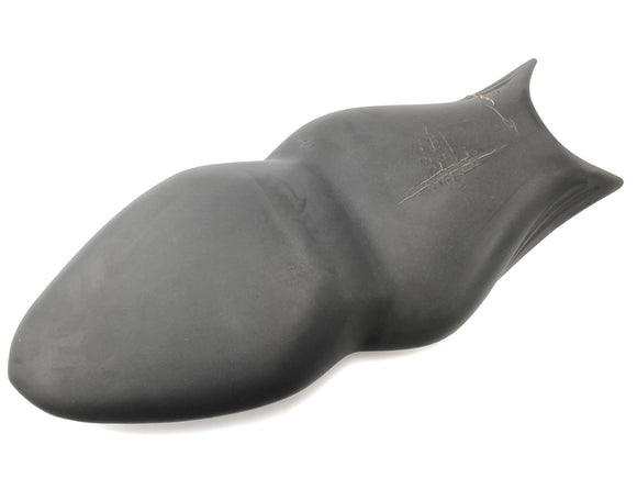 BMW K 1200 S K12S [2004] - Estofamento do banco motorista passageiro preto com defeito de trincas