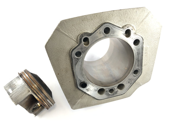 Moto Guzzi Norge 1200 [2006] - Cylinder med kolvar till höger