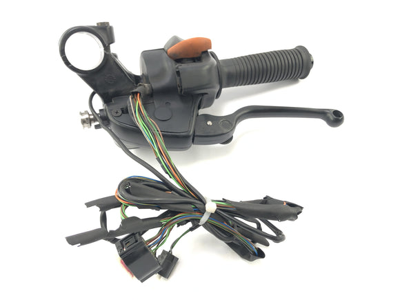 BMW R 1100 S R11S [2005]  - 右側のハンドルバーフィッティングがステアリングスタブステアリングスイッチとハンドブレーキポンプを備えています