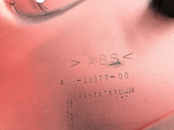 Yamaha GTS 1000 4FV [1997] - Etuvaipan ylävaippaosa punainen