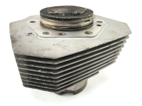 Moto Guzzi California 1100 EV KD [2002]  - 左側にピストンが付いたシリンダー