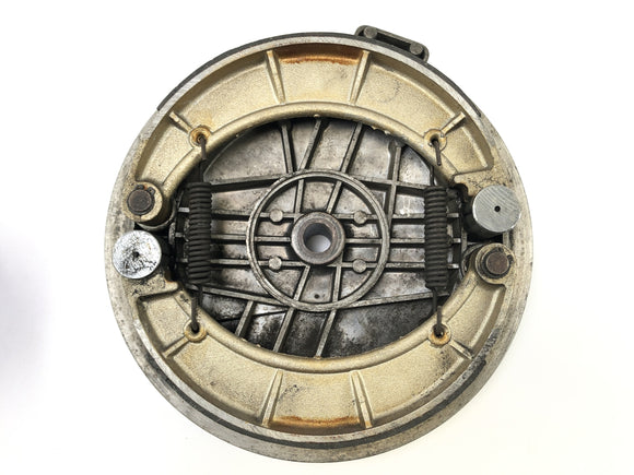 Moto Guzzi V7 Special [1971] - тормозный барабан на переднем дуплексном наборе Sport - держатель Defective