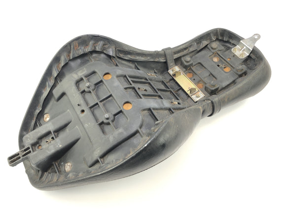 川崎vn 800 Classic [2000]  - 带磨损迹象的长凳