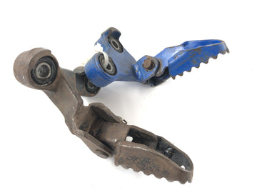 Suzuki DR 350 SK42B [1991] - Подводки для ног водителя слева и правый водительский