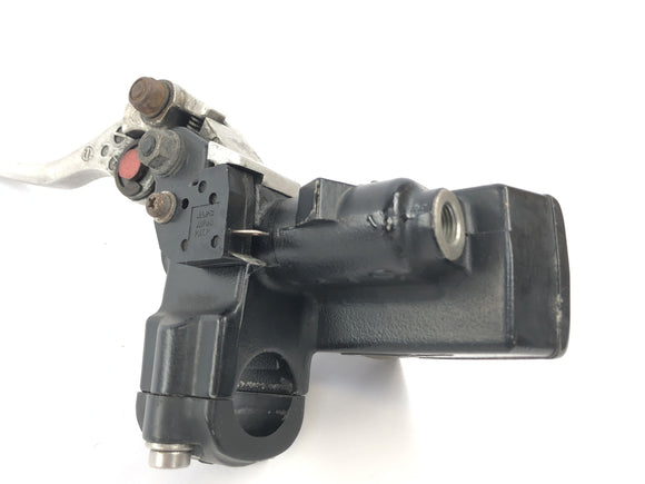 Suzuki GSX R 1100 GV73B [1990] - brzdové čerpadlo v přední části