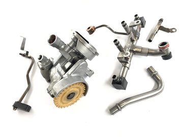 Yamaha v Max 1200 2We [1996]  - 带油管的油泵