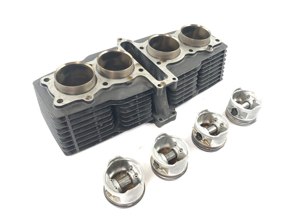 Honda CBX 650 E RC13 [1983]  - ピストン付きのシリンダー