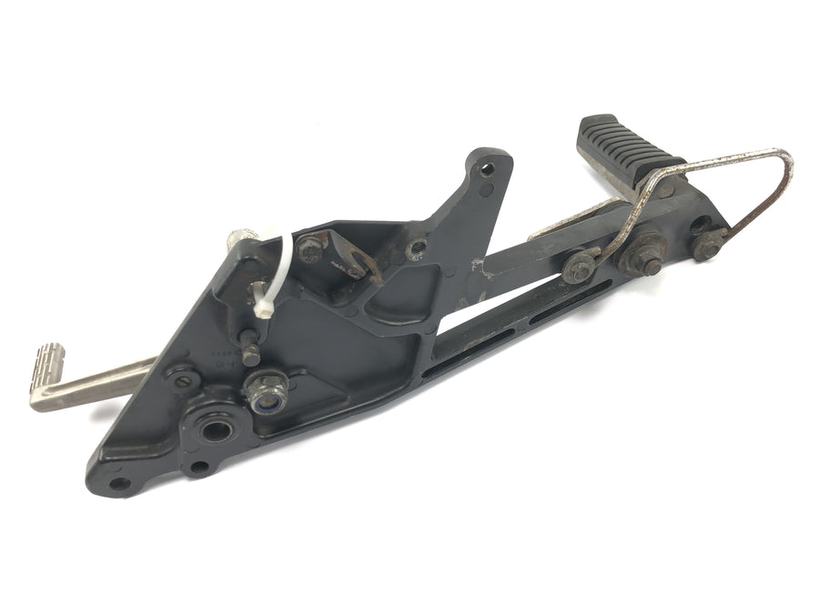 Kawasaki GPZ 1000 RX ZXT00A [1986] - Oikea jalkatukijärjestelmä jalkatuilla ja jarrupolkimella