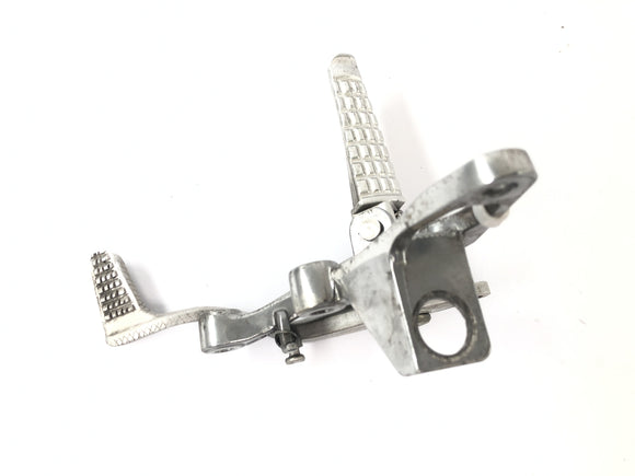 Triumph Speed Triple 1050 515NJ [2007] - Система подставки для правой ноги водителя с педалью тормоза