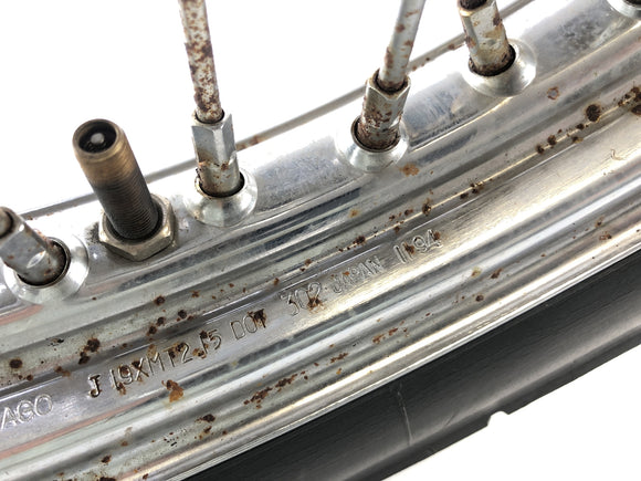 川崎VN -15 VNT50A [1989]  - 前部にブレーキディスクホイールリムを備えた前輪