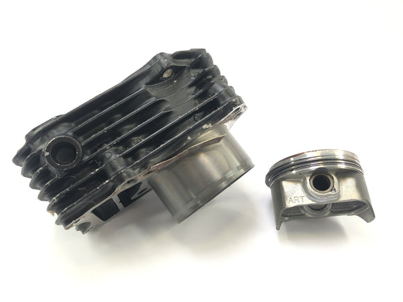 Kawasaki VN 800 Classic [2000] - válec s pístovým válcem za sebou