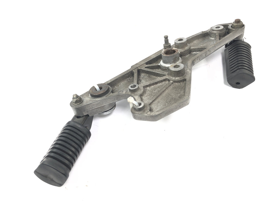 Kawasaki Z 1100 Kzz10a [1984] - Placa de apoio para os pés à direita com apoios para pés
