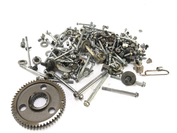 川崎VN -15 VNT50A [1989]  - ネジと残留部品が複雑化されています