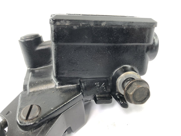 Kawasaki ZX -10 ZXT00B [1990] - brake pump at the front hand brake pump with brake handle