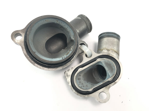 Yamaha MT 03 RM02 [2007] - Thermostatgehäuse Kühlmittelstutzen Wasseranschluss