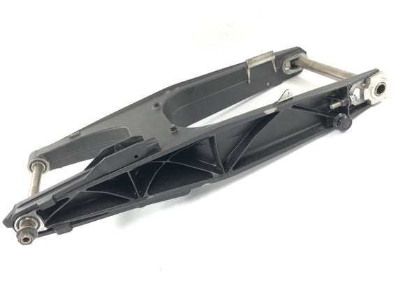 KTM 690 SM Prestige [2007] - Suestando o elemento de balanço do braço de balanço da roda traseira