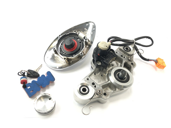 BMW R 850 C 259C [1999] - Conjunto de fechadura com ponte garfo na parte superior da fechadura do tanque