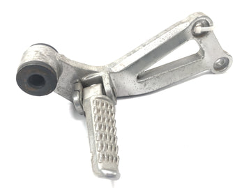 Kawasaki ZX 12 R ZXT20A [2001] - Pillion fotstöd höger med hållare