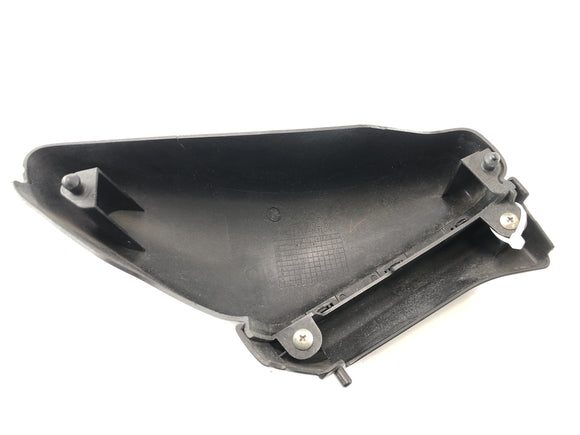 Suzuki VZ 1500 WVCU [2011] - Накладка боковая панель правая Cover Side R