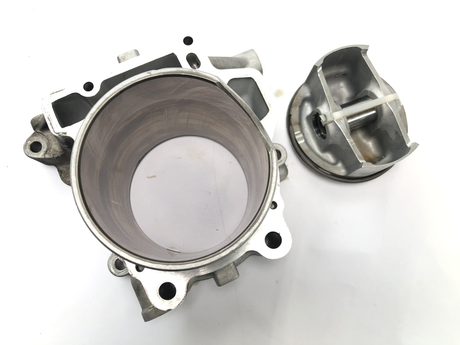 Aprilia RSV 1000 RP Mille [2001] - cylindre avec piston à l'avant