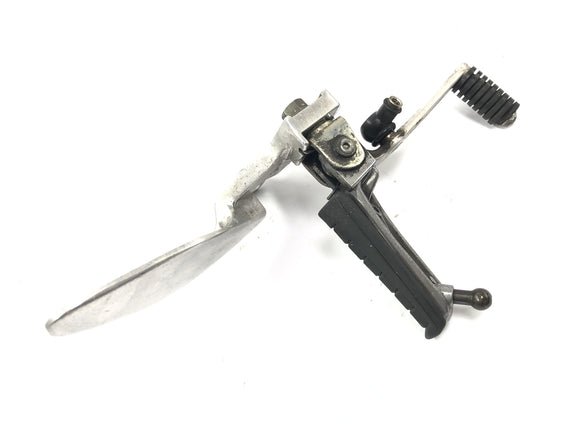 YAMAHA TRX 800 4UN [1996] - Fodstøttens fodstøtte til venstre med Holder og skiftende pedal