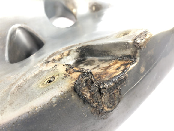 KTM 640 Adventure LC4 [2001] - Serbatoio del carburante con rubinetti del carburante danneggiati