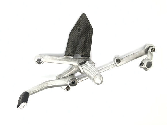 Ducati 999 H4 [2003] - Driverens fotstøtte til venstre med koblingslenke