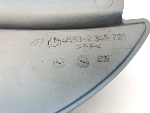 BMW F 650 GS R13 [2002] - Otwarcie pokrycia okładziny tylnej okładziny po lewej stronie