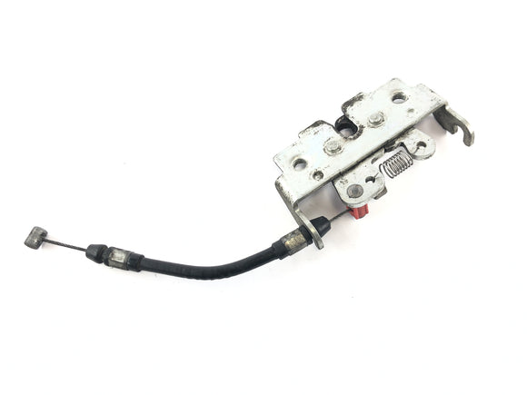 Yamaha MT 03 RM02 [2007] - Chiusura sella con bullone di bloccaggio sella con cavo Bowden