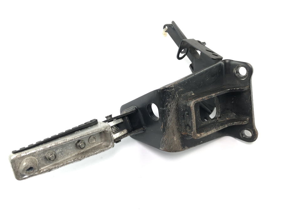 Suzuki VZ 1500 WVCU [2011] - Driver's footrest right Driver's footrest with holder