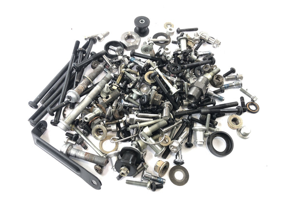 Triumph Speed ​​Triple T509 [1998] - peças restantes e parafusos lote misto