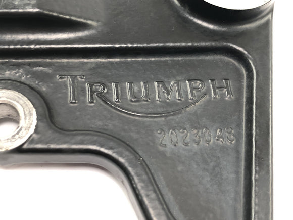 Triumph Bonneville T100 986MF [2012] - Takajarrusatulan kiinnitys