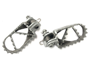 KTM 690 SM Prestige [2007] - Footrests Footrests kierowcy po lewej i prawej stronie