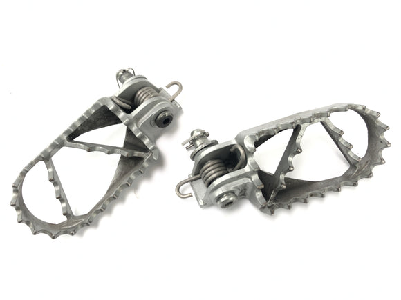 KTM 690 SM Prestige [2007] - подчеркивания водителей на левой и правой