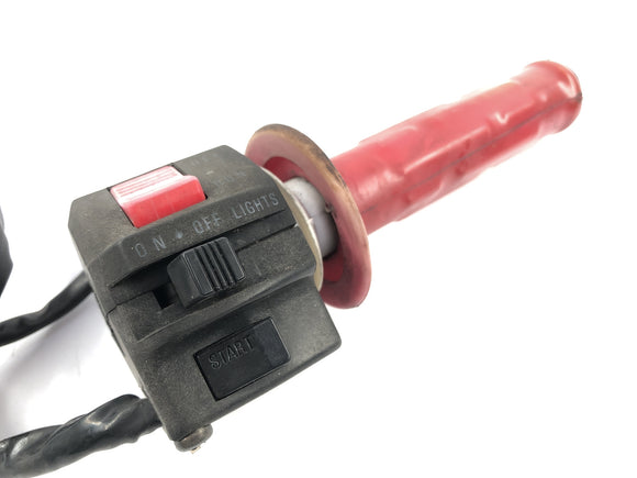 Suzuki GSX R 1100 GV73B [1990] - Stuurfittingsstuurschakelaar op de rechter gashandgreep