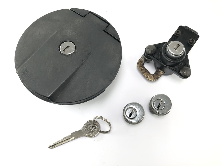 BMW K 1100 LT [1993] - Slotenset contactslot met vorkbrug bovenaan, tankdop, opbergvaksloten